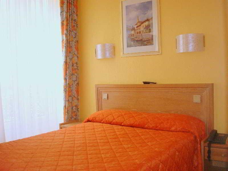 Wit Hotel Paris Bagian luar foto