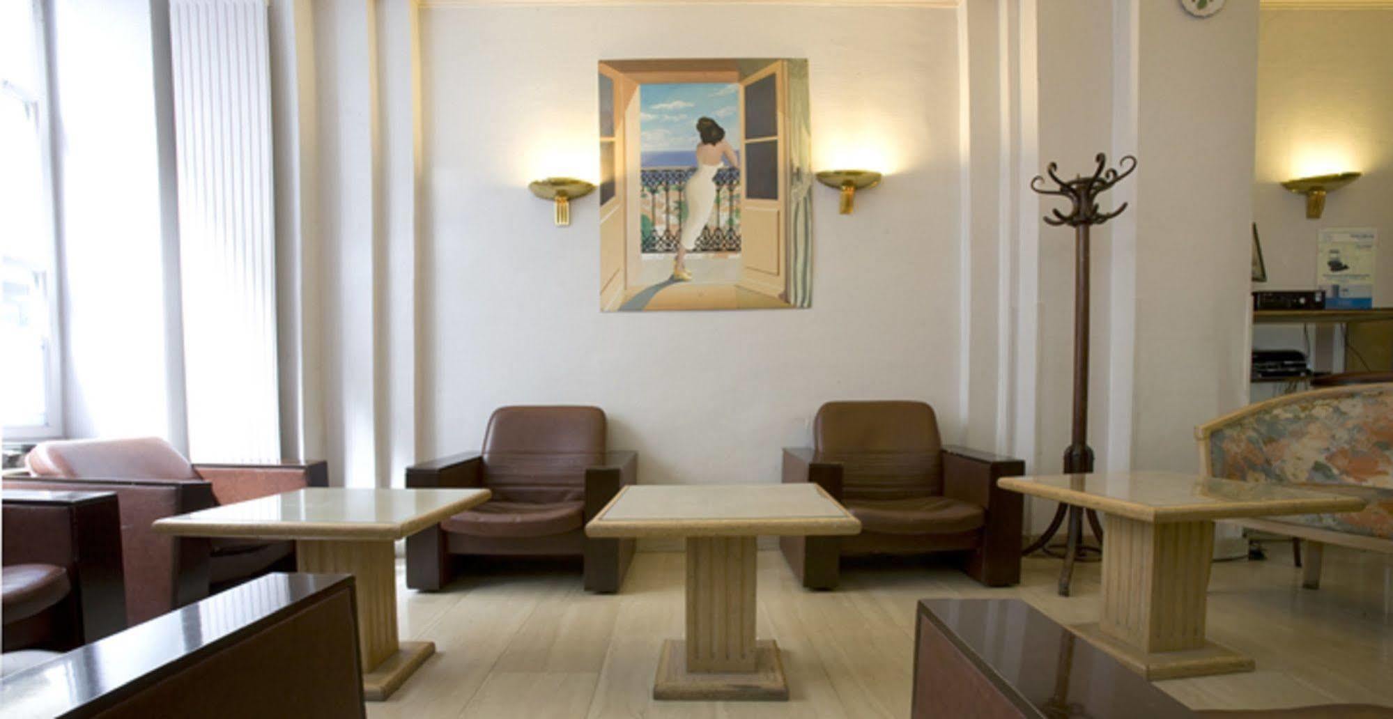 Wit Hotel Paris Bagian luar foto