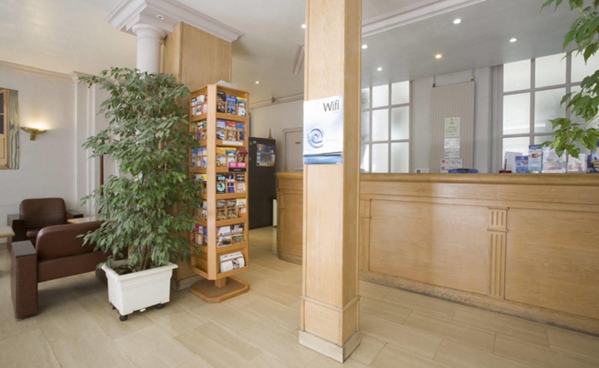 Wit Hotel Paris Bagian luar foto